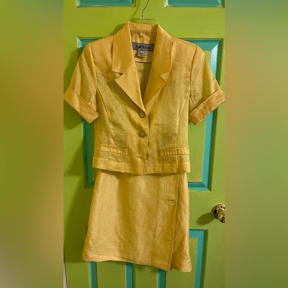 NWOT Judy Hornby Vintage Yellow Two-Piece Suit Size 4